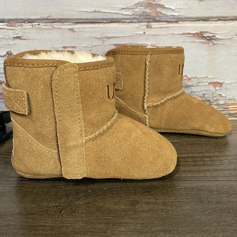 Ugg Jesse ll baby bootie.​